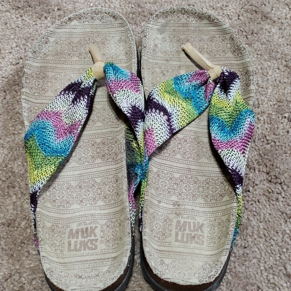 Muk luk flip flops multicolored woven straps euc